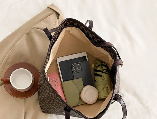 Thumbnail: Elegant Printed Leather Tote — Spacious & Stylish