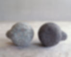 점에서 선으로 From Point to Line 87×45×33cm, 옹기+石(Onggi+Stone), 2001
