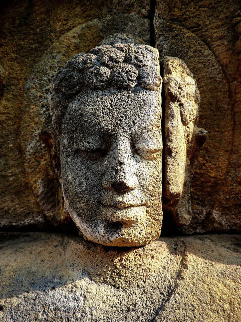 photograhe francais french photographer travel photography photographie voyage sculpture buddha boudha statue borobudur java indonesia indonesie