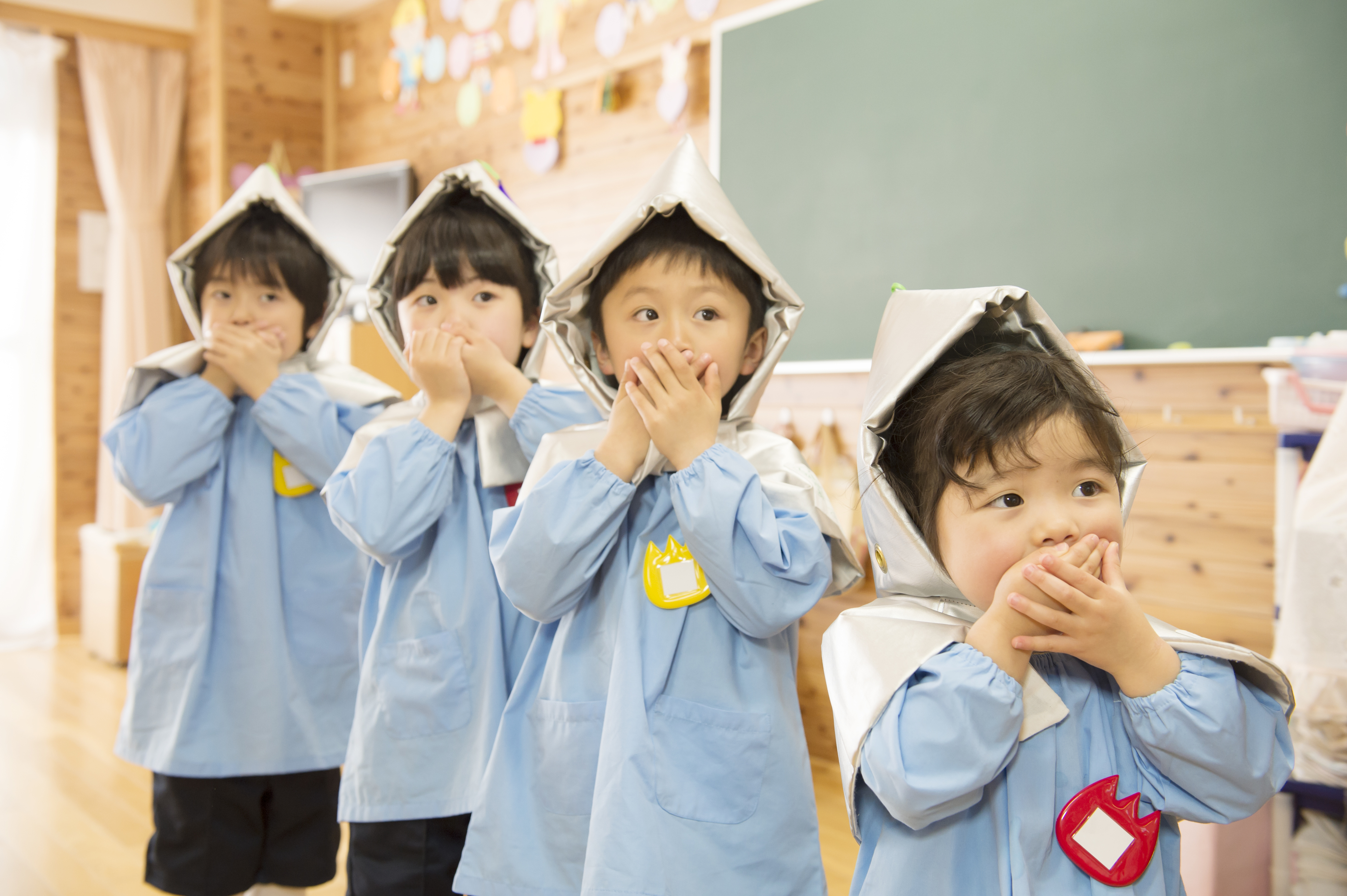 幼い子供を相手に避難誘導をするトレーニングVR