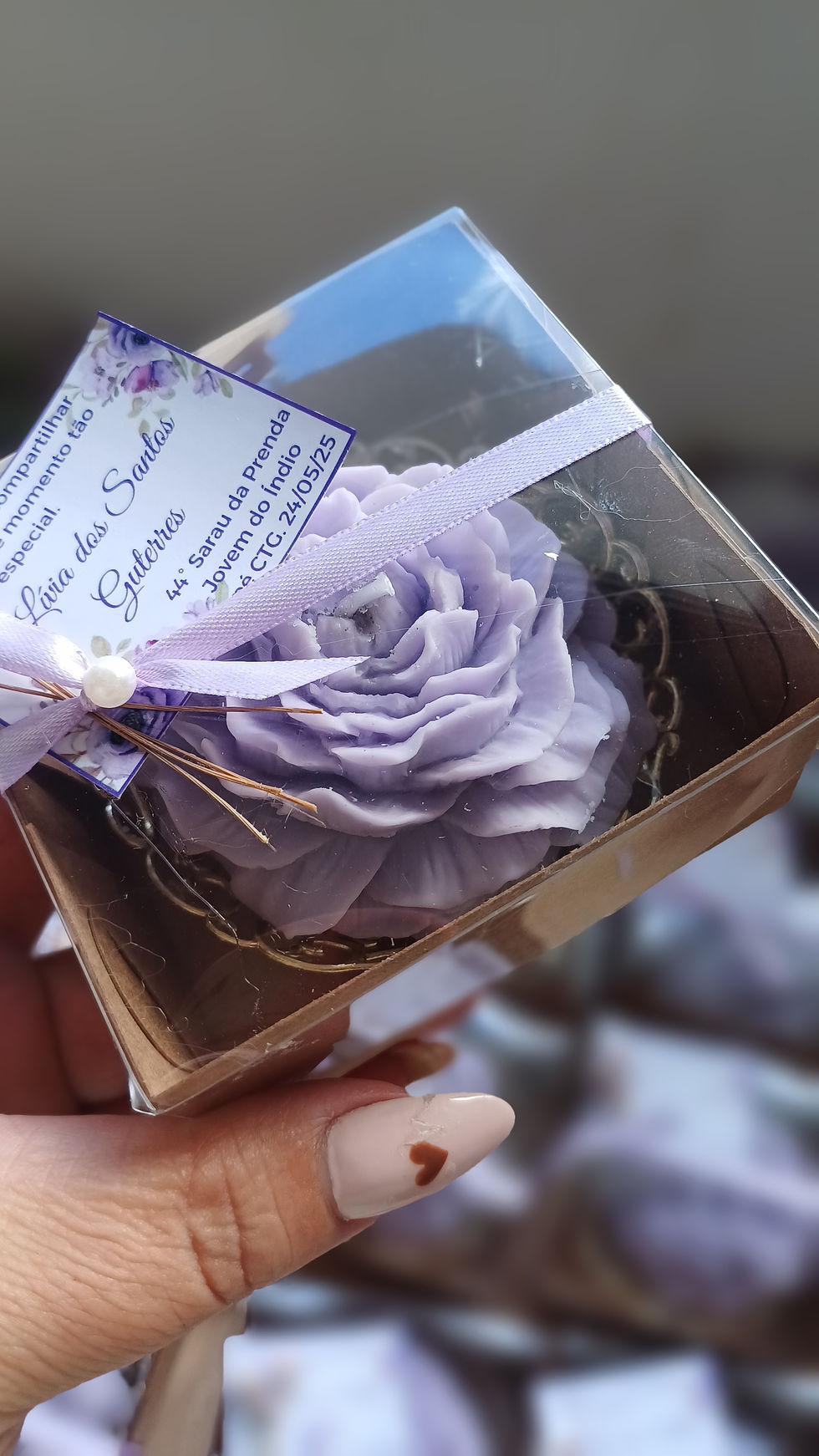 Miniatura: Vela peonia na caixa 