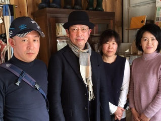 佐藤さんを囲んで