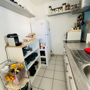 Cuisine rangée simple et accessible