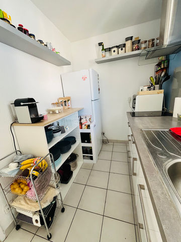 Cuisine rangée simple et accessible