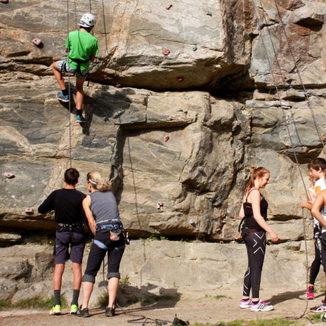 Climbing and rappelling at Adventure Norway