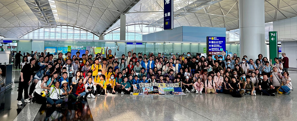 香港國際機場學生海外交流團出發前團體合照,學校畢業旅行與教育活動紀錄畫面,Cuson Imagity Ltd 香港影片製作成功案例