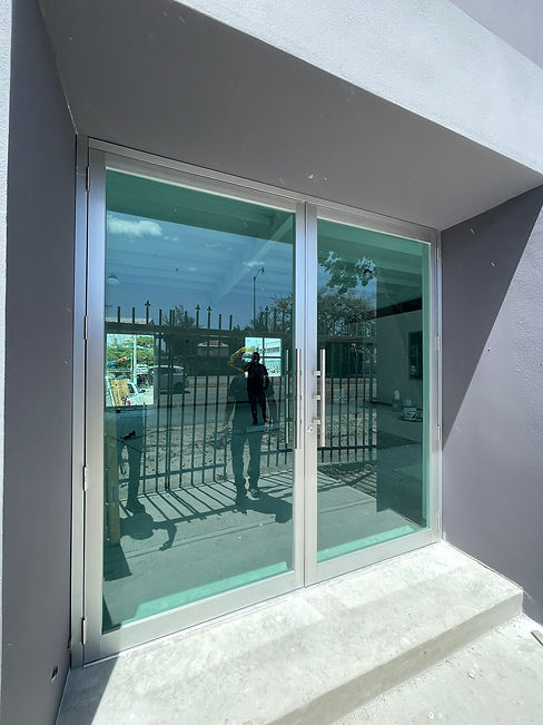 Puertas De Vidrio_Cristalería José Miguel.jpeg