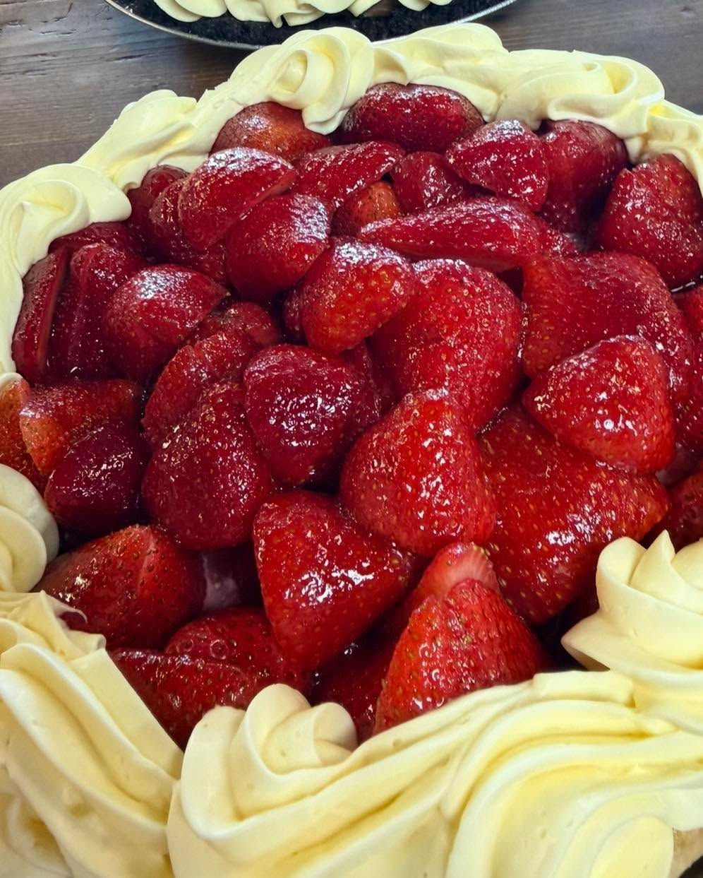 Fresh Strawberry Shortcake Cake