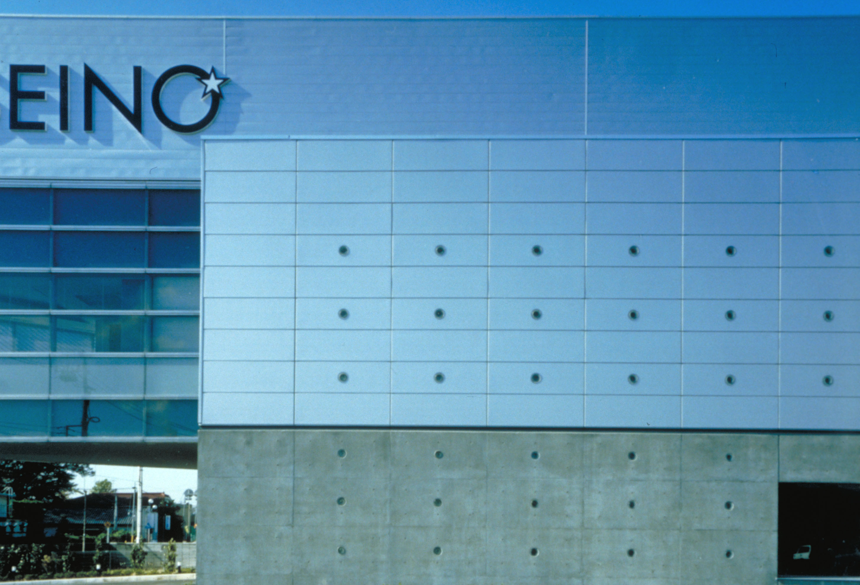SEINO SAITAMA HEADOFFICE & LOGISTICS