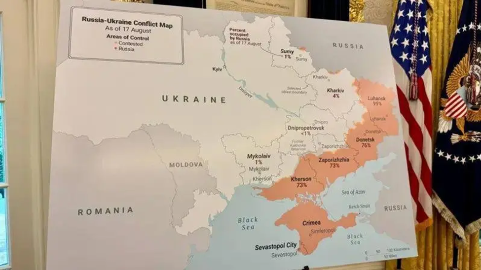 [1] Trump utilizó un mapa para presentar la situación actual de la guerra en Ucrania - BBC