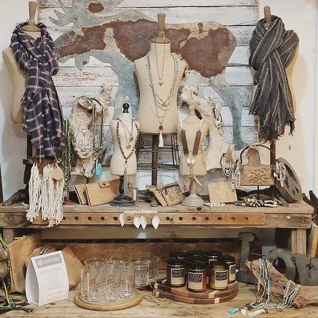 Open in Canvas House Antiques Everyday 1