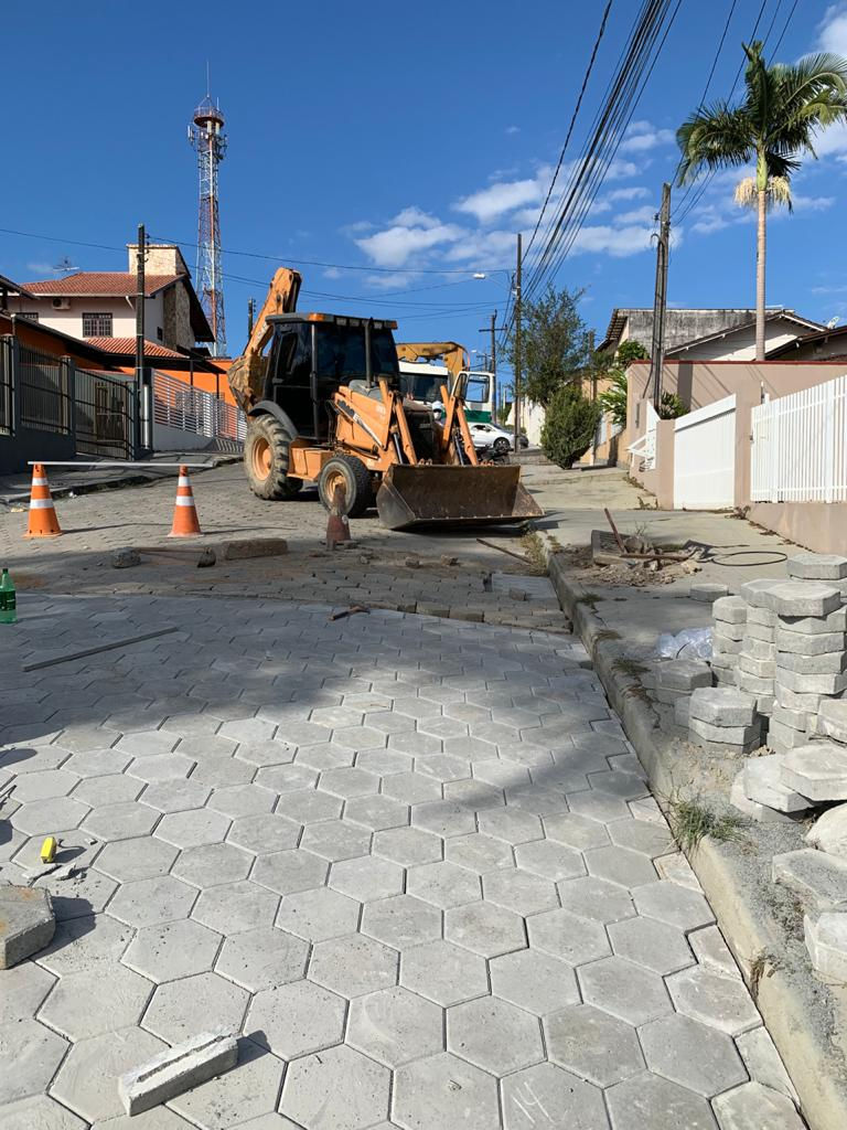 Pavimentação em lajota sextavada