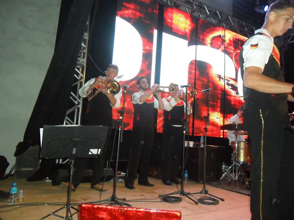 BANDA ALVORECER (1)