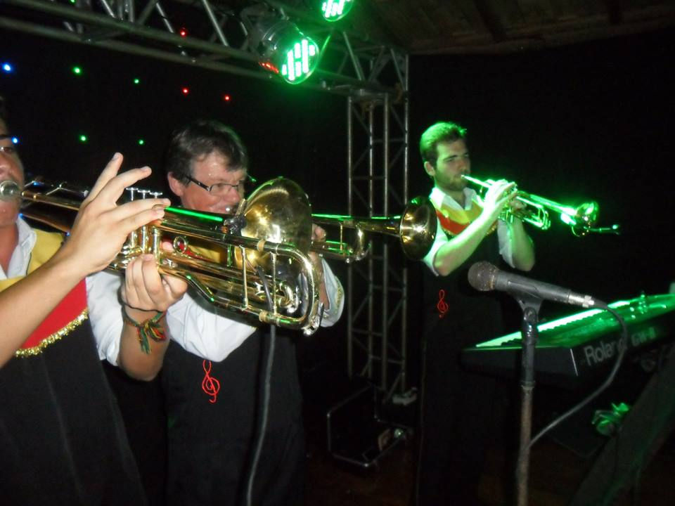 BANDA ALVORECER (1)