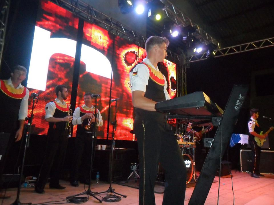 BANDA ALVORECER (10)