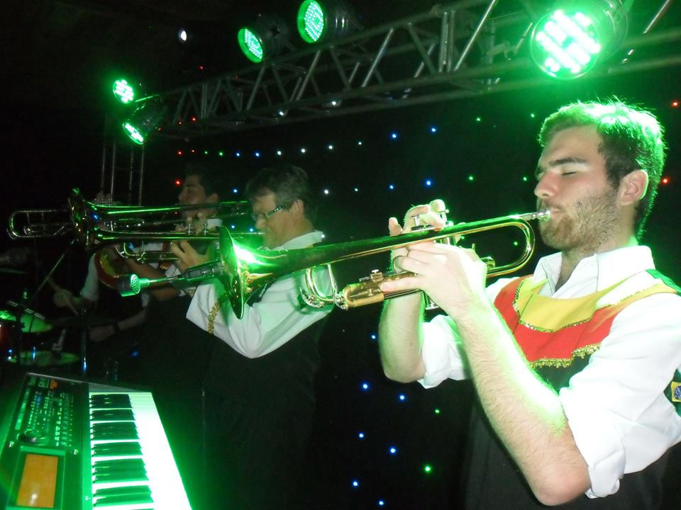BANDA ALVORECER (2)