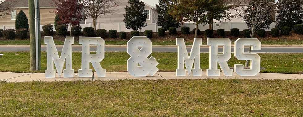 "MR & MRS" 3 ft Marquee letters for wedding ceremony