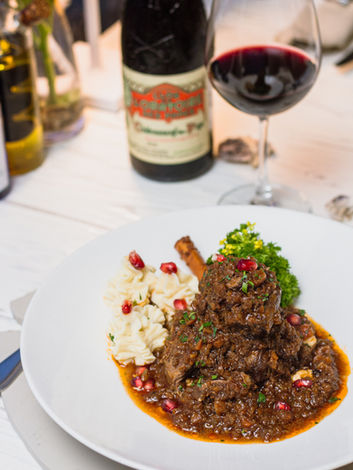 Lamb shank and mash with red wine