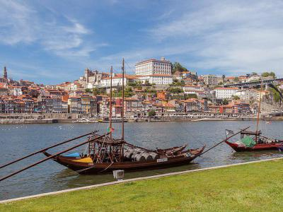 Cais de Gaia riverside promenade with restaurants along the Douro