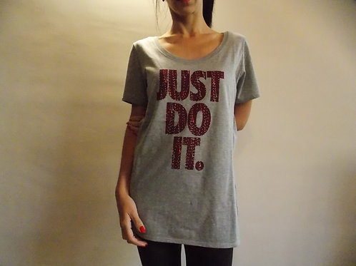 Remera Nike Mujer-the Nike Tee Just Do It-athletic Cut Gris | Misitio