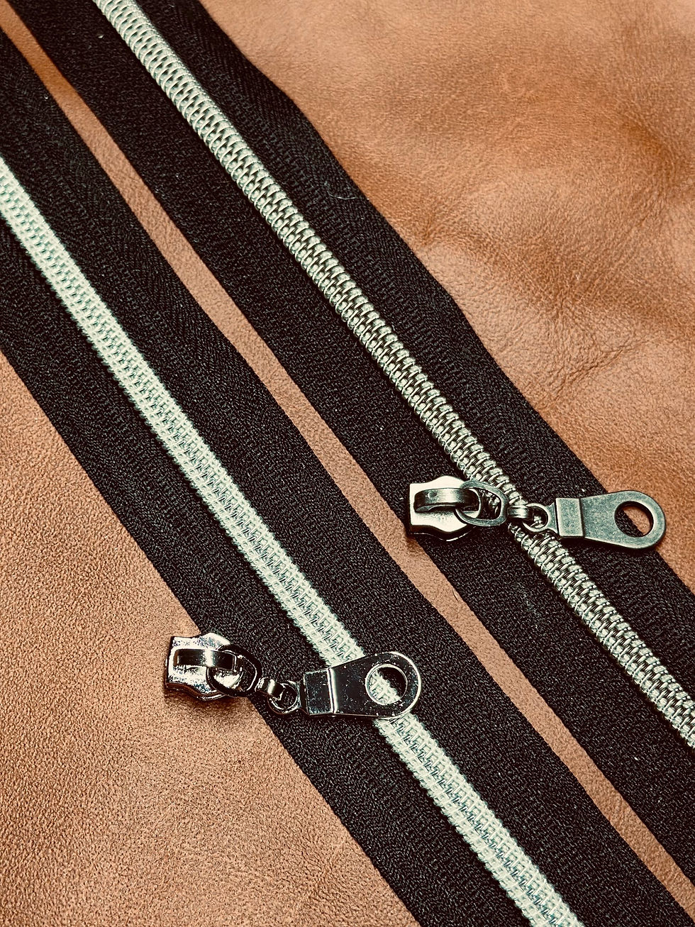 Miniaturbild: Schlankes Federmäppchen aus Leder