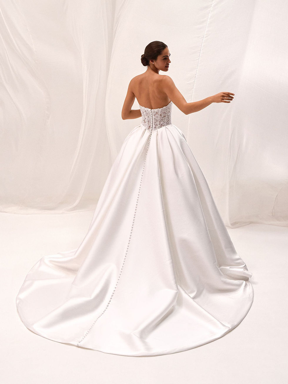 Thumbnail: PRONOVIAS NAGER