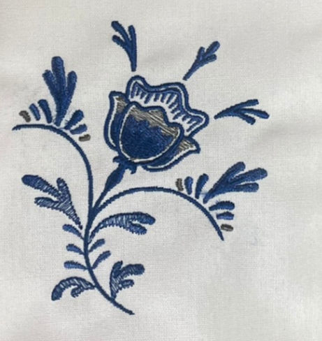 Thumbnail: Servet geborduurd met naam in Delfts blauw