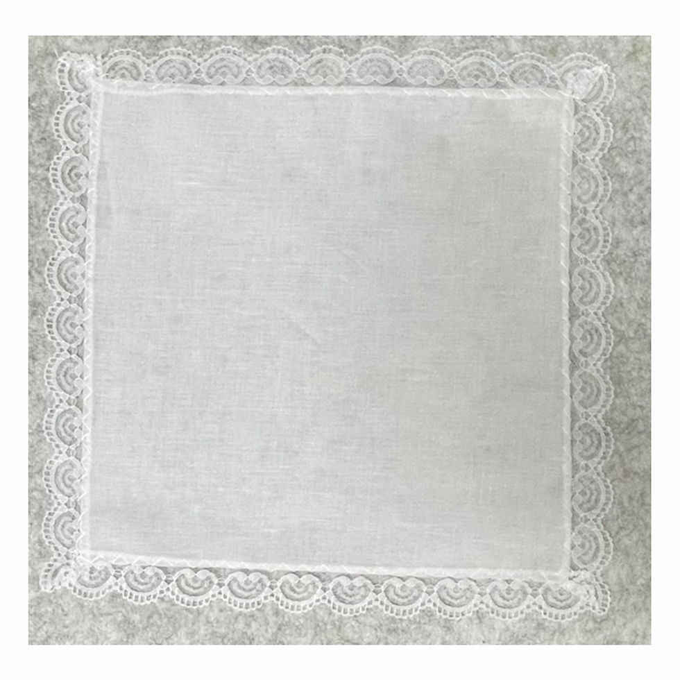 Thumbnail: Zakdoek dames met kant bloemenmotief gepersonaliseerd