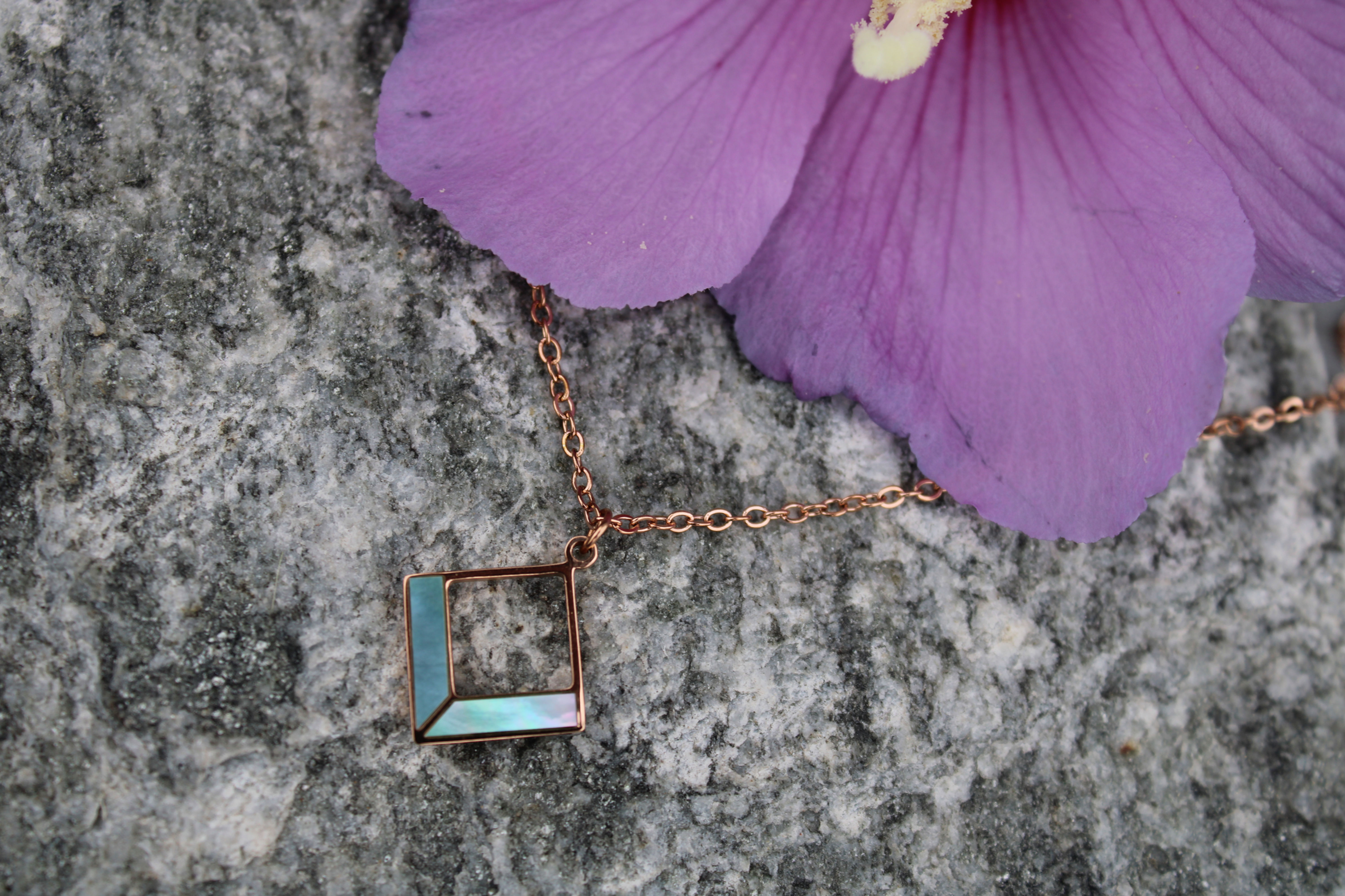 TEES NECKLACE GREEN