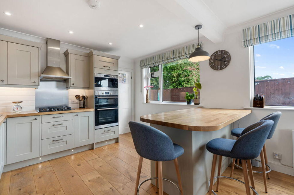 kitchen fitter cornwall