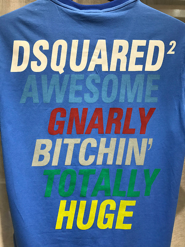 תמונה ממוזערת: חולצת Dsq עם כיתוב בגב