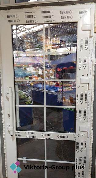 Вхідні двері Рехау