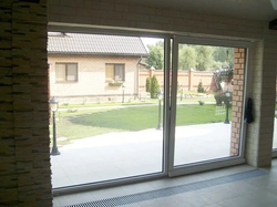 Розсувні металопластикові двері