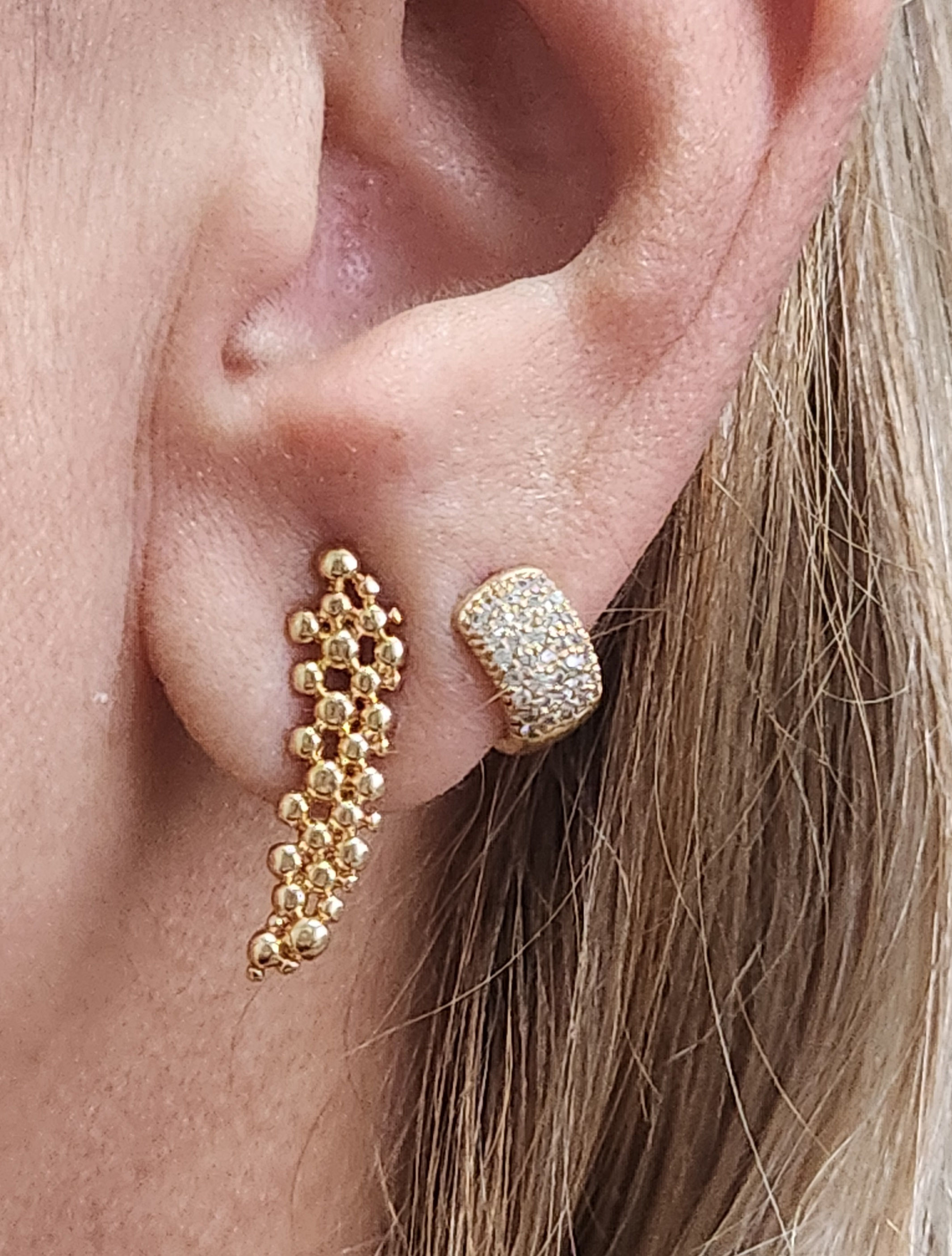 Brinco cacho de uva, banho ouro 18k.