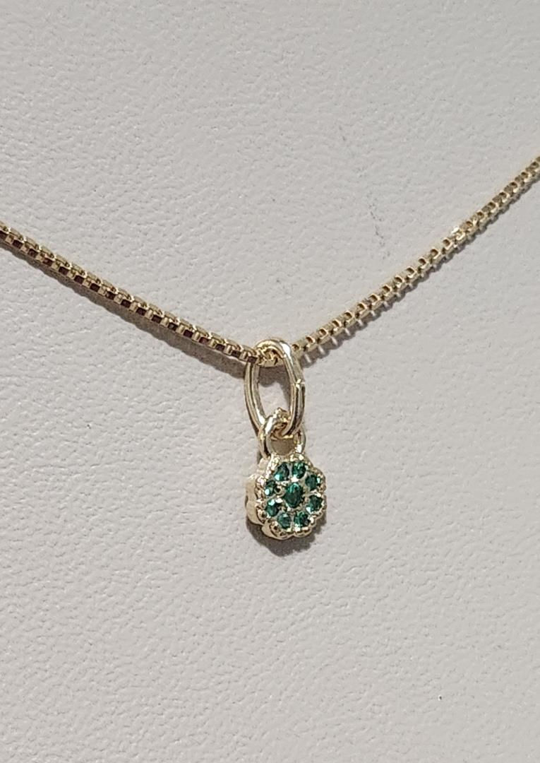 Colar esfera micro zircônias verdes. Banho ouro 