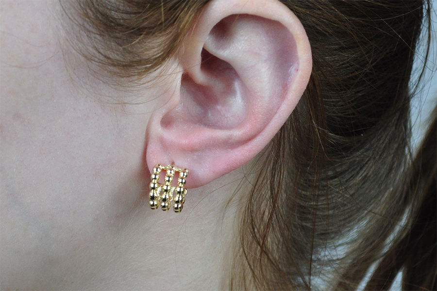 Brinco fileiras esferas