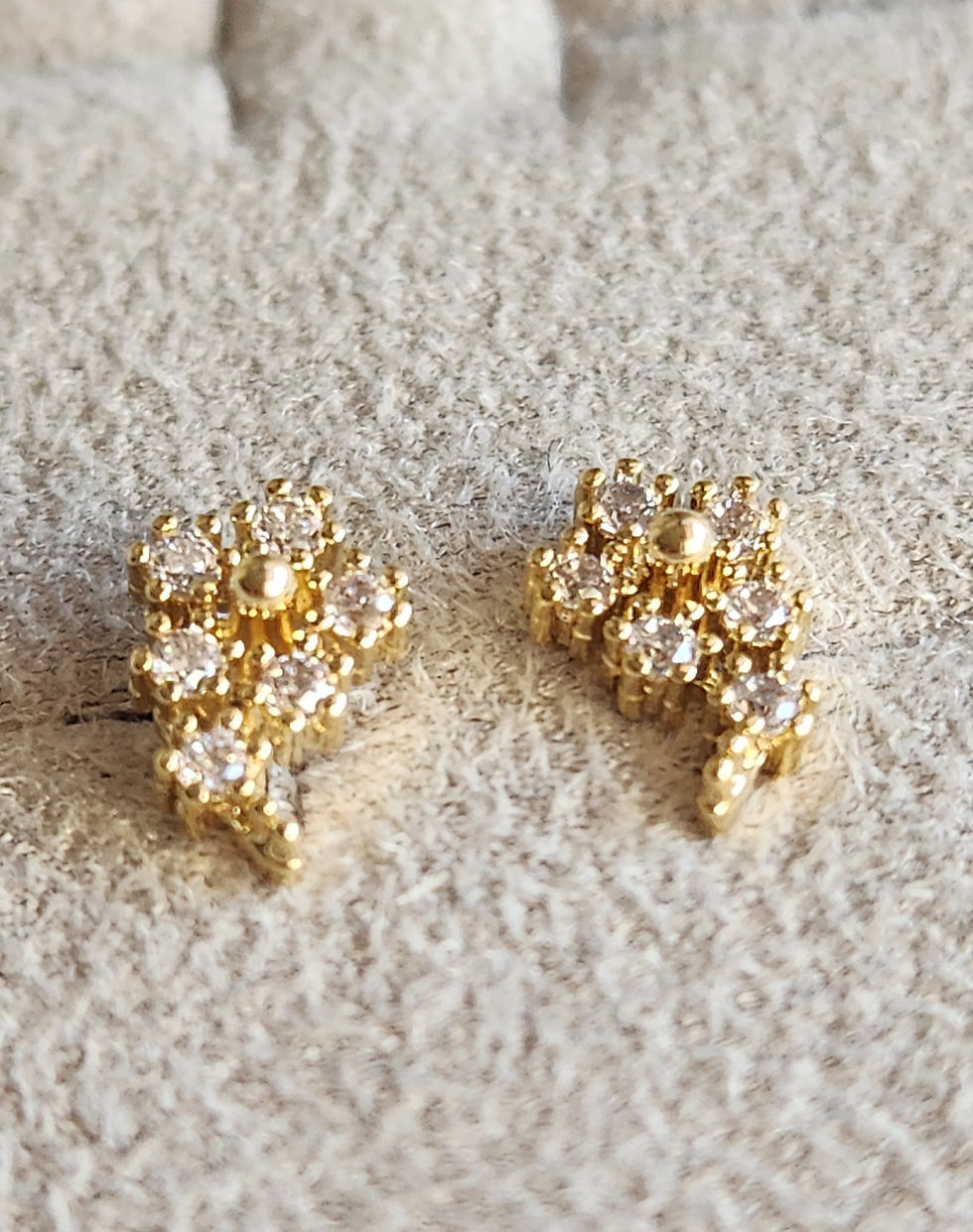 Miniatura: Brinco flor com zircônias