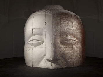 Scénographie de l'exposition "Holy" de Prune Nourry pour le Musée Guimet
