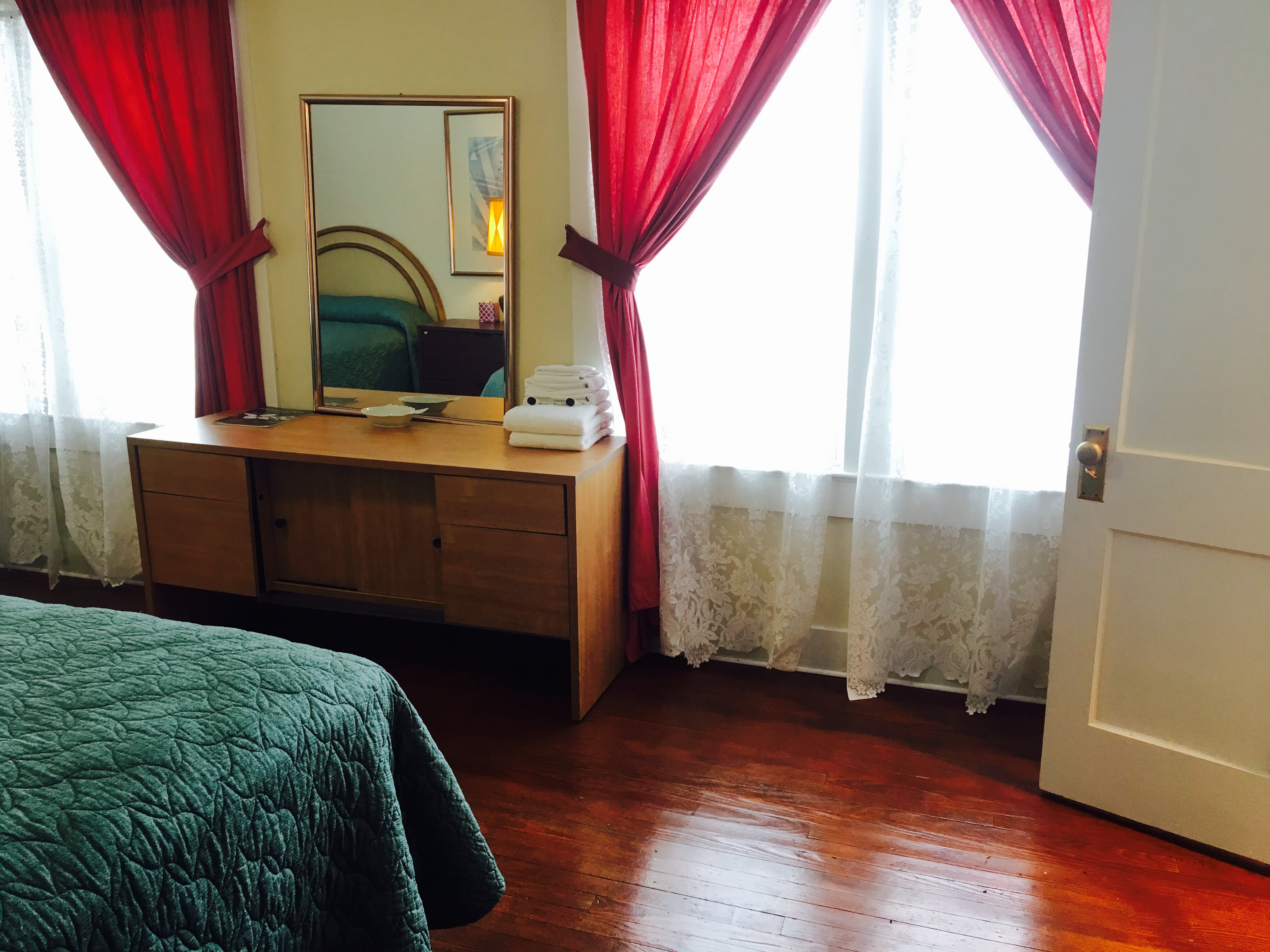 Double Full X 21 Kenoza Lake View Manor Best Closest Hotel To Double Full X 21
