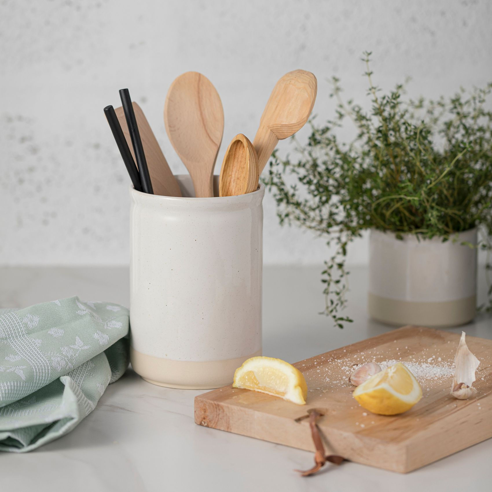 Ceramic kitchen utensils holder