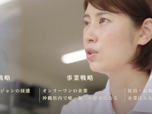 まとめ  50周年を迎えてもなお、未来を見据えながら地域を照らし続ける宜野湾電設さん。 沖縄の暮らしに欠かせない“光の柱”のような存在でした。  TENOHIRAも、この光に負けないように、みんなの心にちょっとした明かりをともせる映像を作りたいな、と思っています。