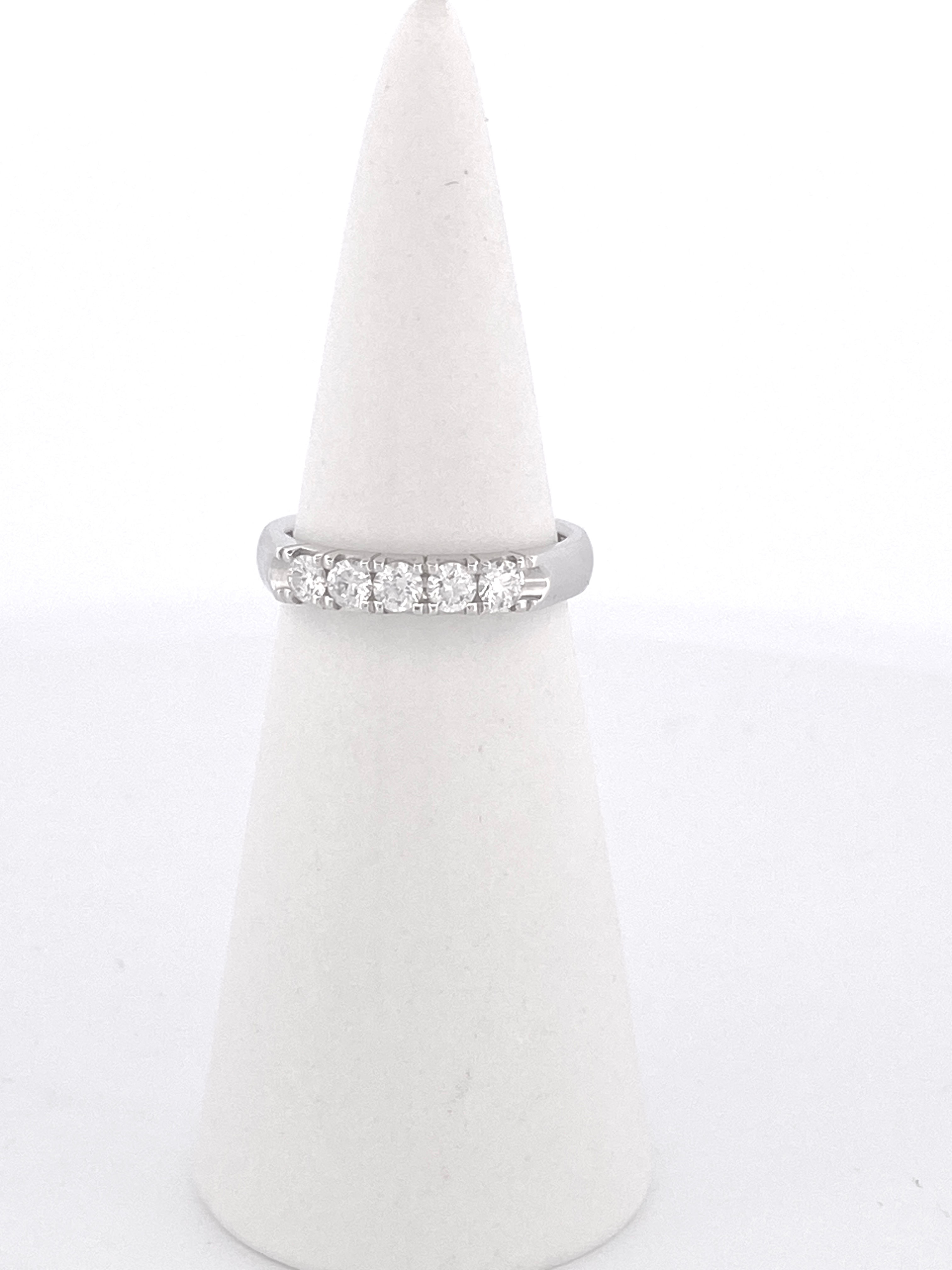 14KT WG Natural Daimond Band