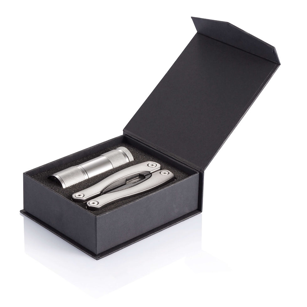Miniatura: Set multiherramienta y linterna