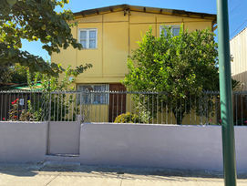 SE VENDE CASA, NO PAREADA, CON AMPLIO TERRENO EN PEÑALOLÉN