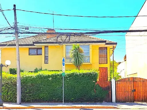 Se Vende Casa con excelente ubicación en Providencia, a pasos Barrio Italia