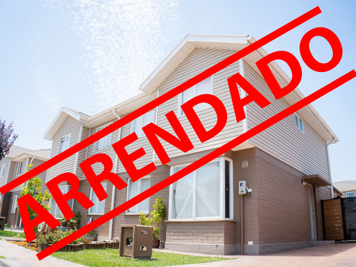 Se arrienda casa de 2 pisos, casi nueva, en Condominio Santa María de Valle Grande, Lampa.