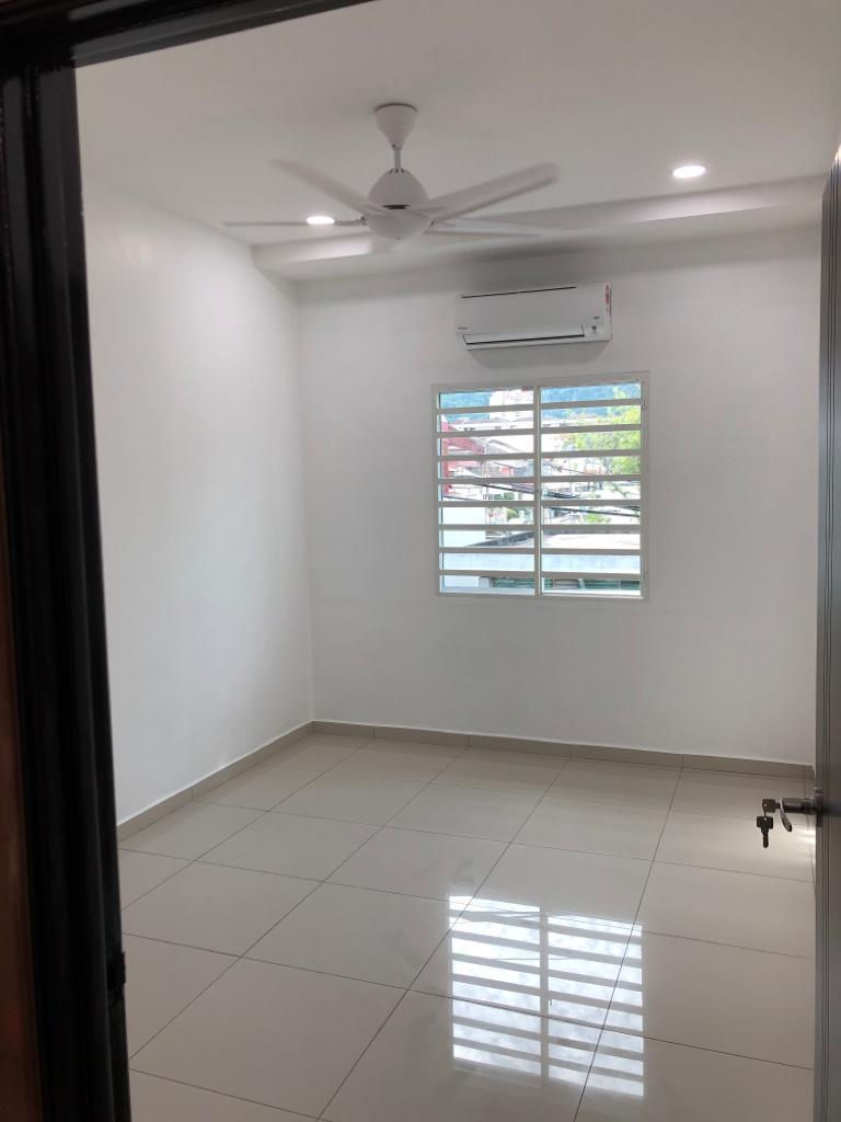 Thumbnail: 2.5 Storey House Sale @ Sungai Pinang