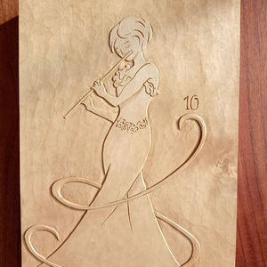 sculpture en bas relief d'une joueuse de flute traversière. Création sculptée réalisée à la main par Mélanie Haudry