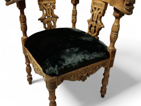 fauteuil sculpté après restauration
