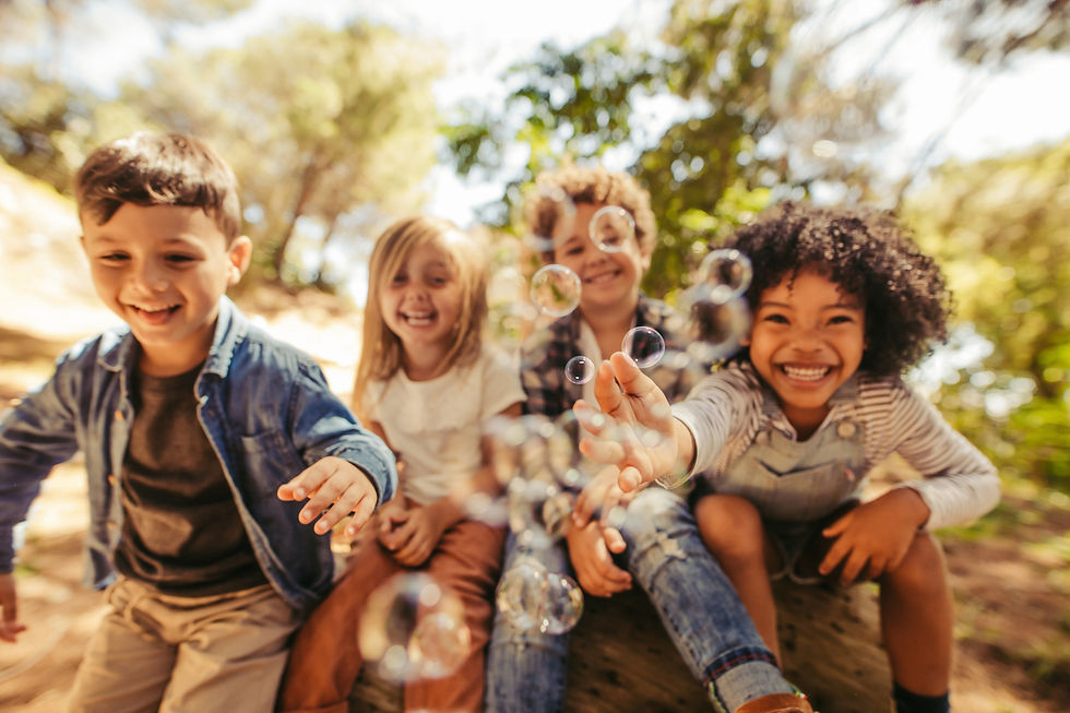 COMMENT UTILISER LES HUILES ESSENTIELLES POUR LES ENFANTS (et les parents)